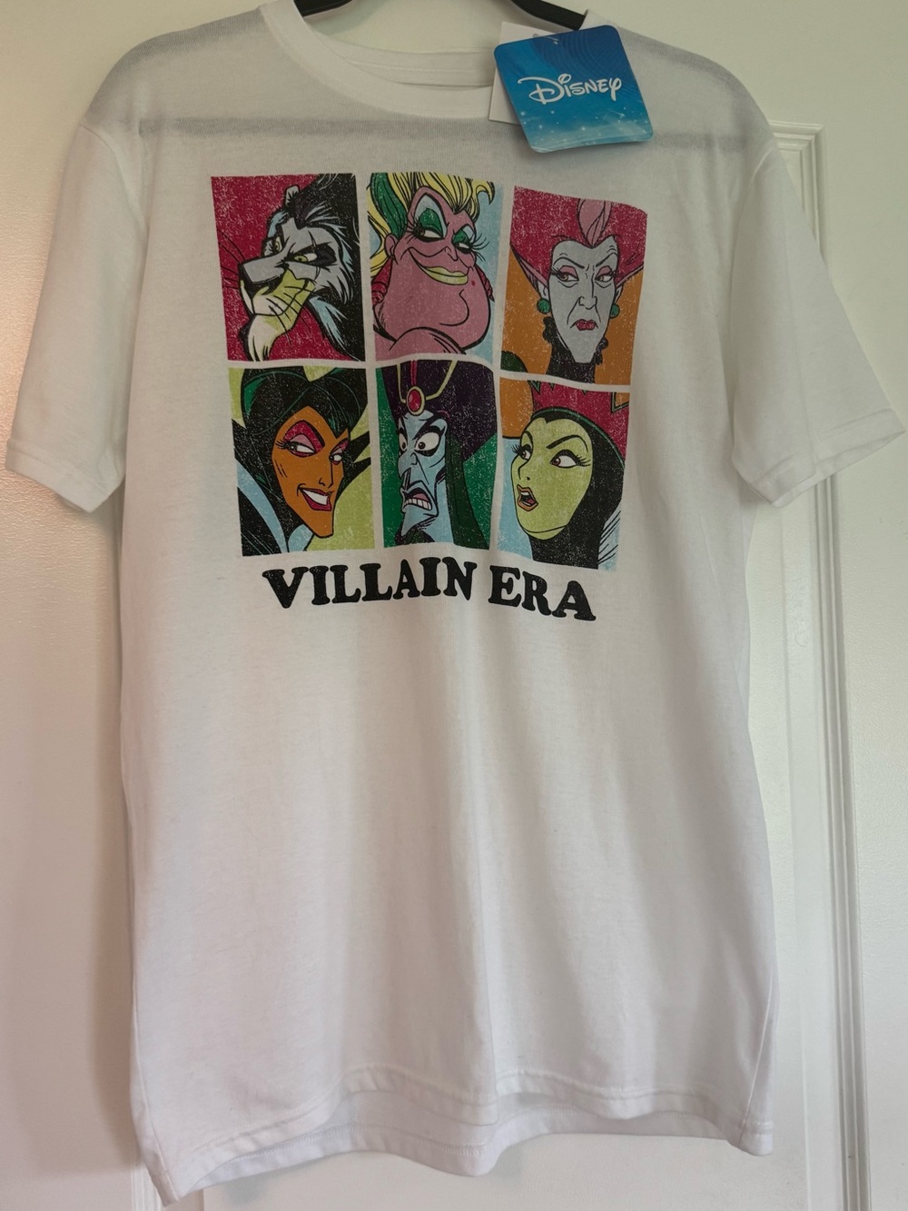 NWT Disney Villains Era Graphic Tee Shirt Size M Ursula Jafar Evil Queen